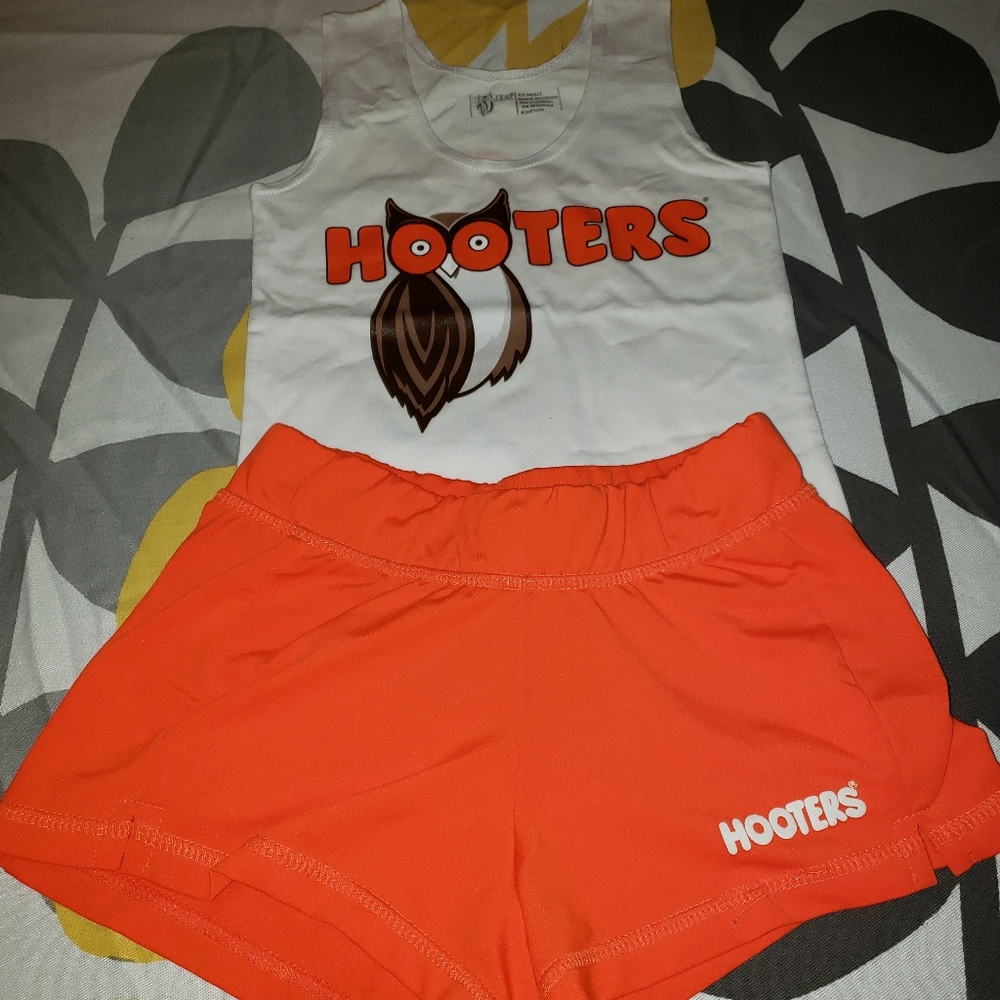 HOOTERS EMPLOYEE UNIFORM